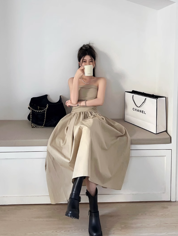 Fashionable design tube top temperament dress for women autumn 2023 new one-shoulder khaki waist long dress trendy