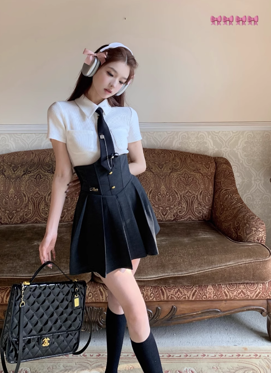 Two pieces Pure lust style black irregular high waist skirt for women spring 2023 new hot girl button slim pleated skirt